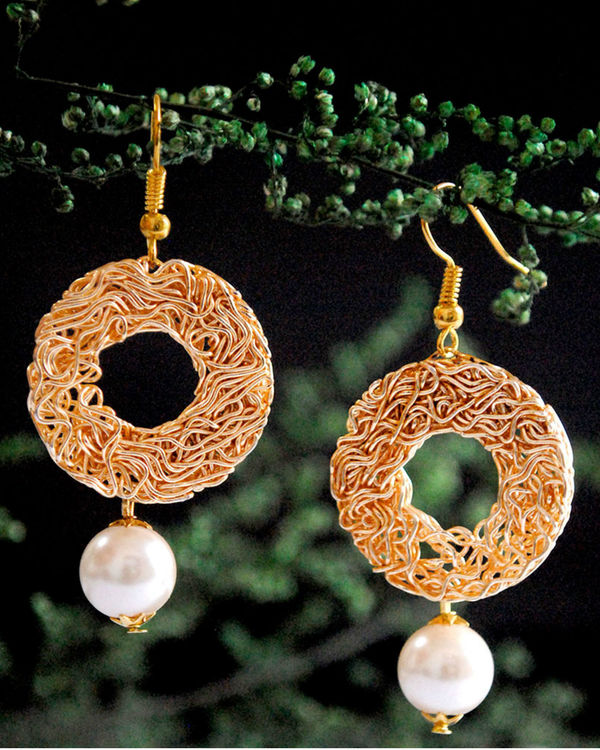 Hoop shaped dangling pearl earrings 1