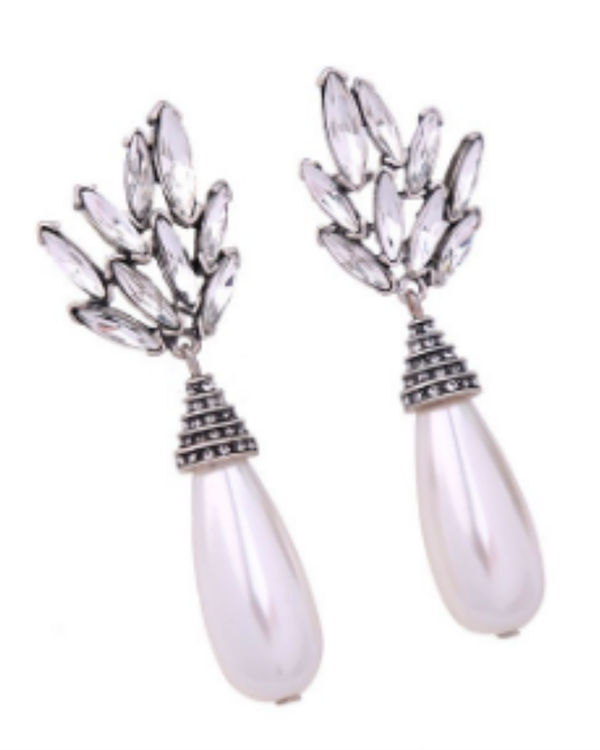 Vintage pearl drop earrings by Streethopper The Secret Label