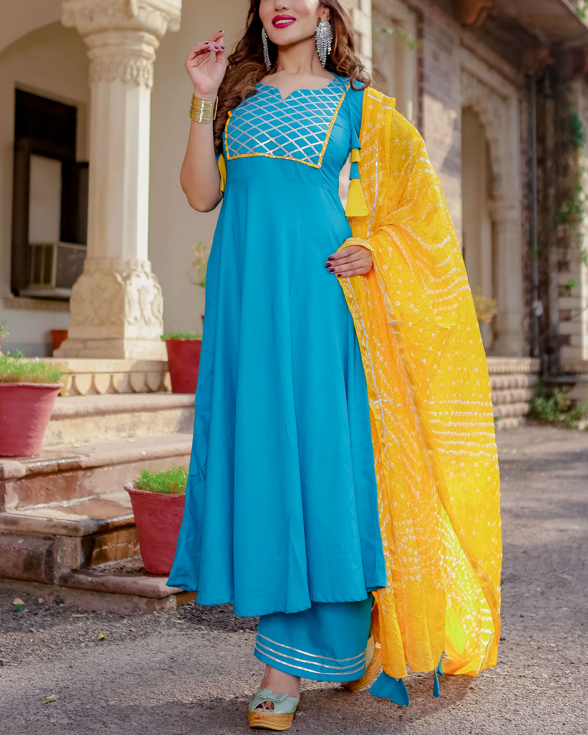 blue suit yellow dupatta