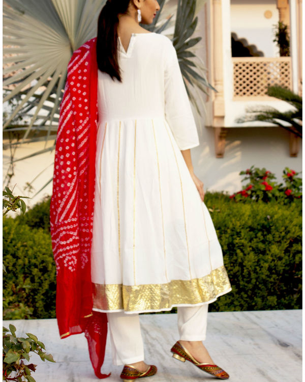 White kurta set red bandhani dupatta by Thread and Button | The Secret ...