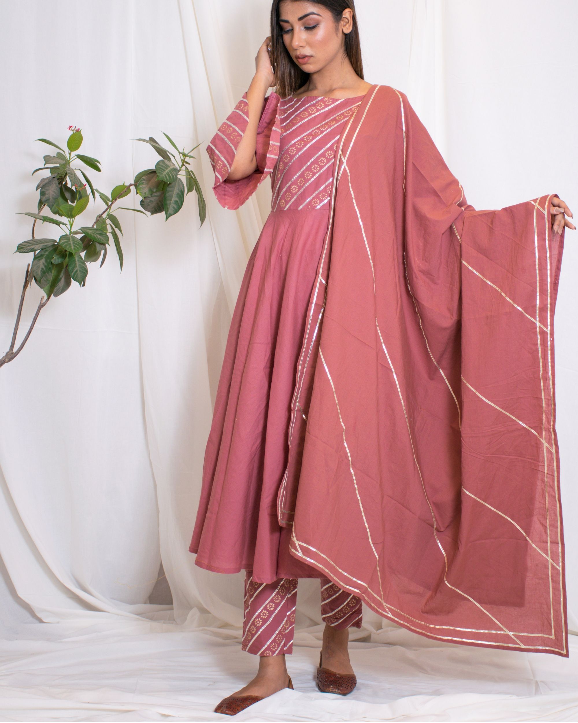 Rosy pink suit- set of three by Chokhi Bandhani | The Secret Label