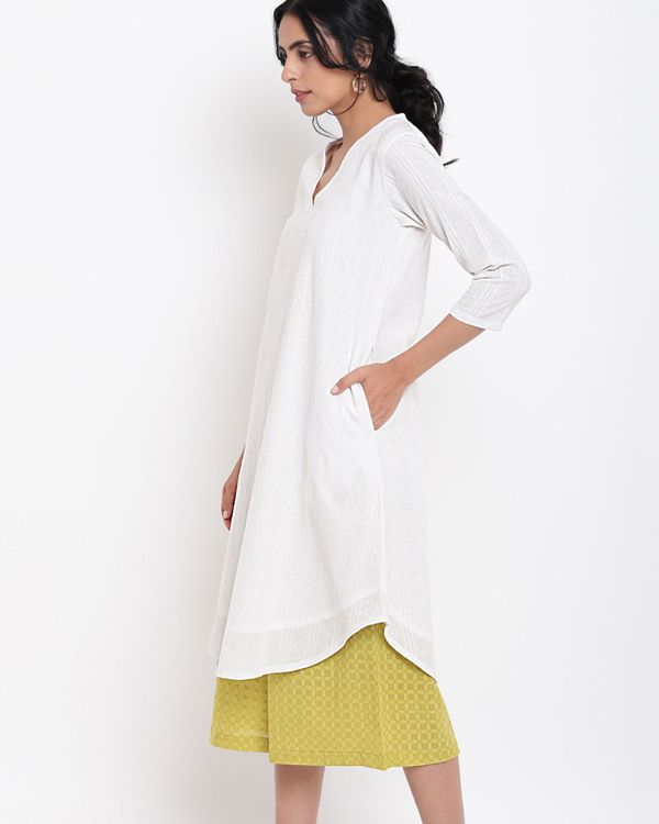 White cotton kurta with green pants - set of two by trueBrowns | The ...