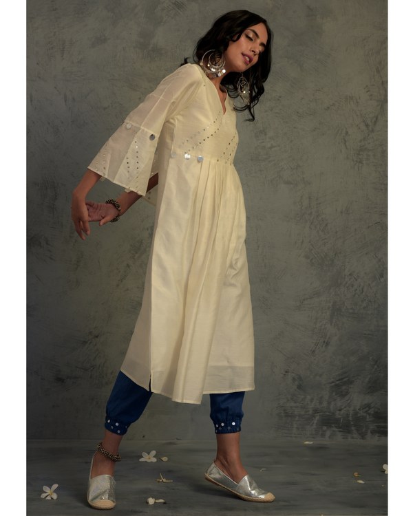 Ivory chanderi kurta with joggers and dupatta - set of three 1