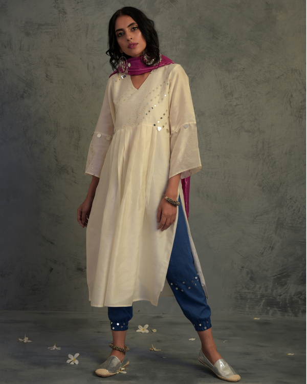 Ivory chanderi kurta with joggers and dupatta - set of three 2