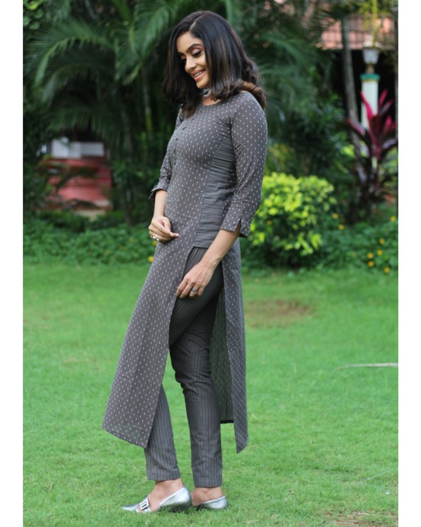 Grey dotted kurta with pants - set of two 3