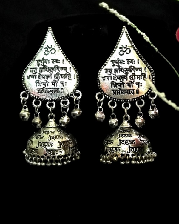 Droplet beaded jhumkas 1
