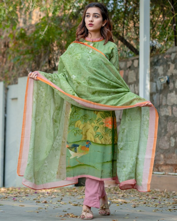 Fern green floral printed kurta and pants set with dupatta- set of three 1