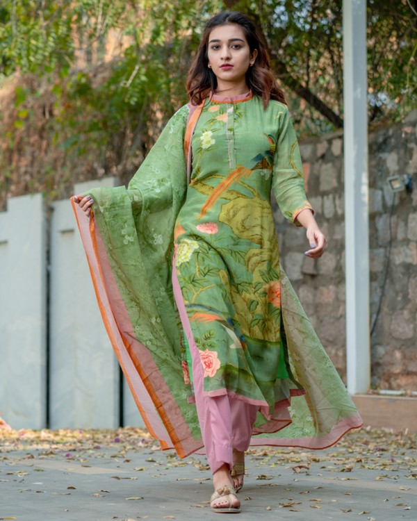 Fern green floral printed kurta and pants set with dupatta- set of three 2