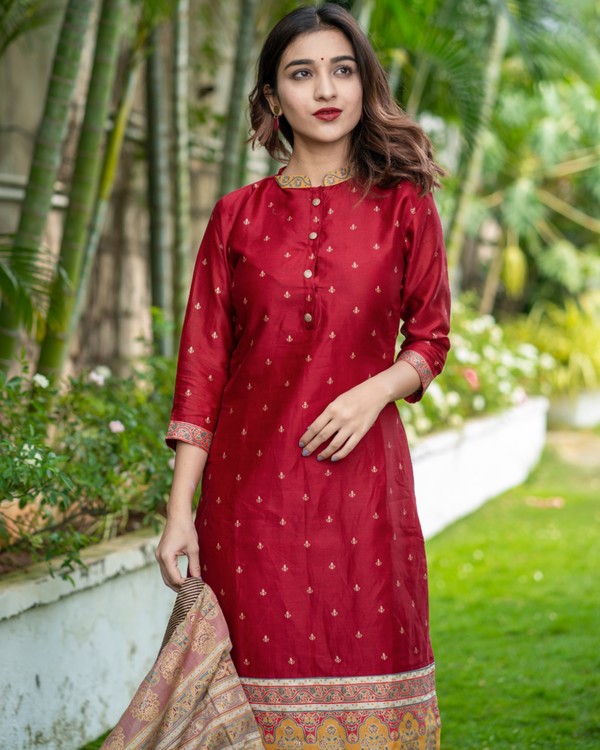 Maroon floral kurta and pants with dupatta set- set of three by Desi ...