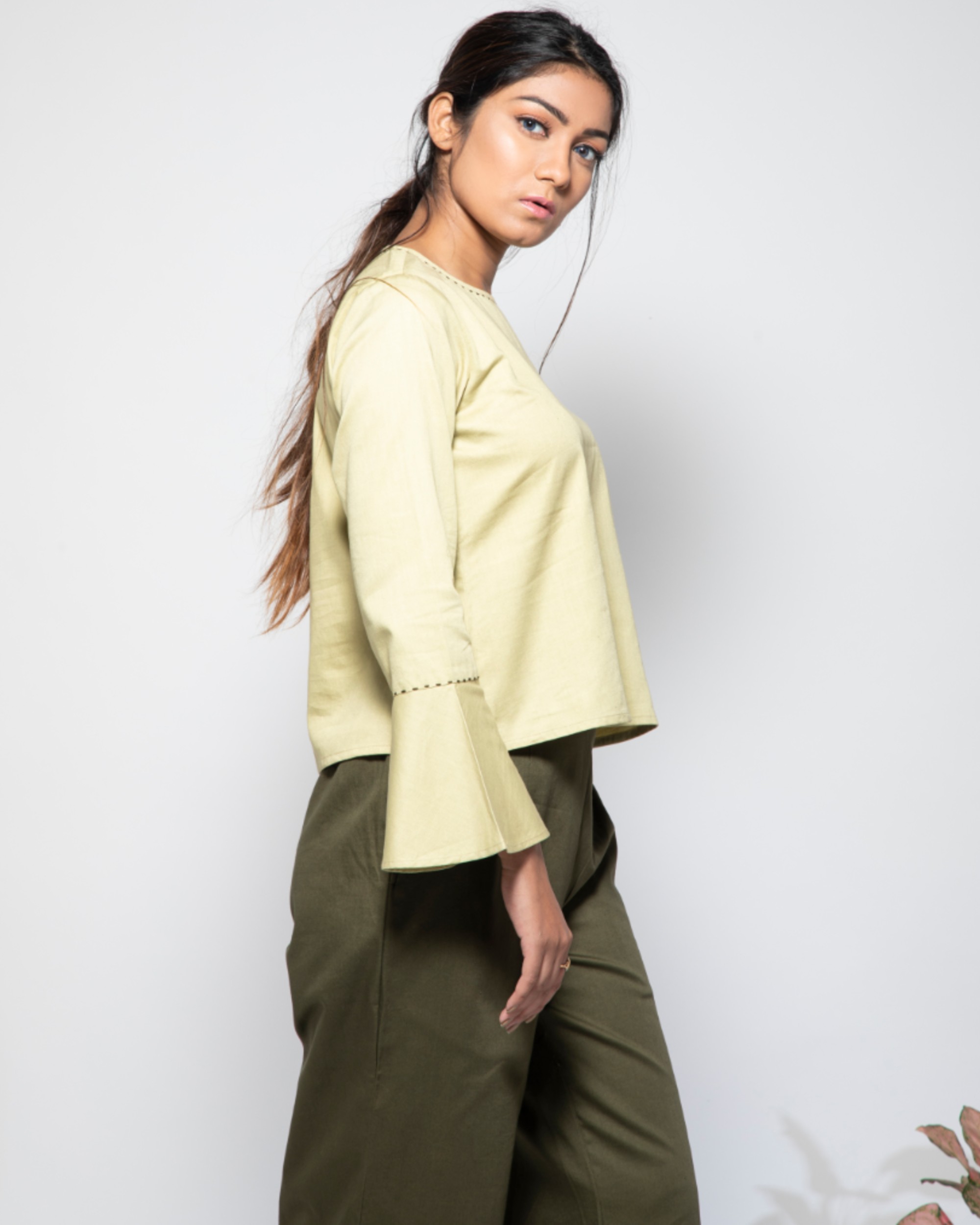 olive green crop top outfits