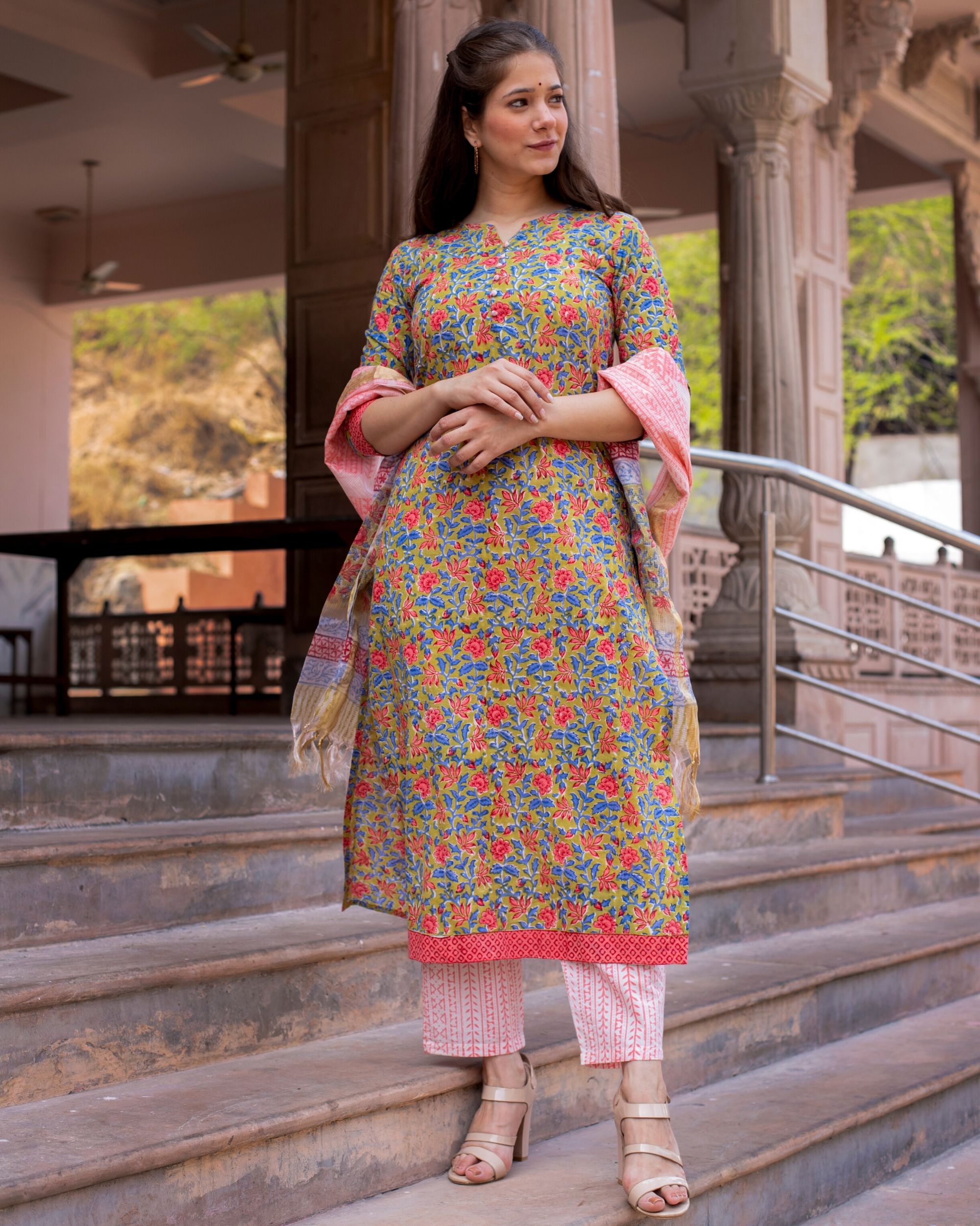 Green floral kurta and pants with dupatta- Set Of Three by The Anarkali ...