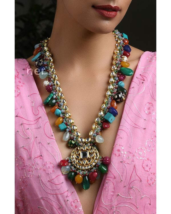 Kundan statement neckpiece with multicolored geometric beads 2