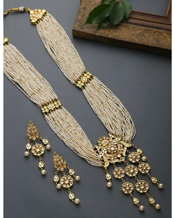 White pearls and kundan neckpiece with earrings - set of two 1