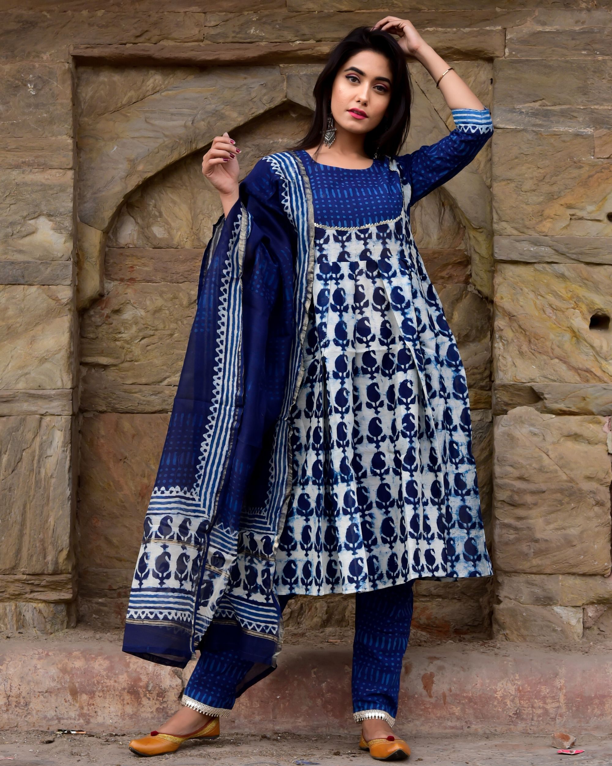 Indigo paisley kurta and pants with dupatta- Set Of Three by Kaaj | The ...