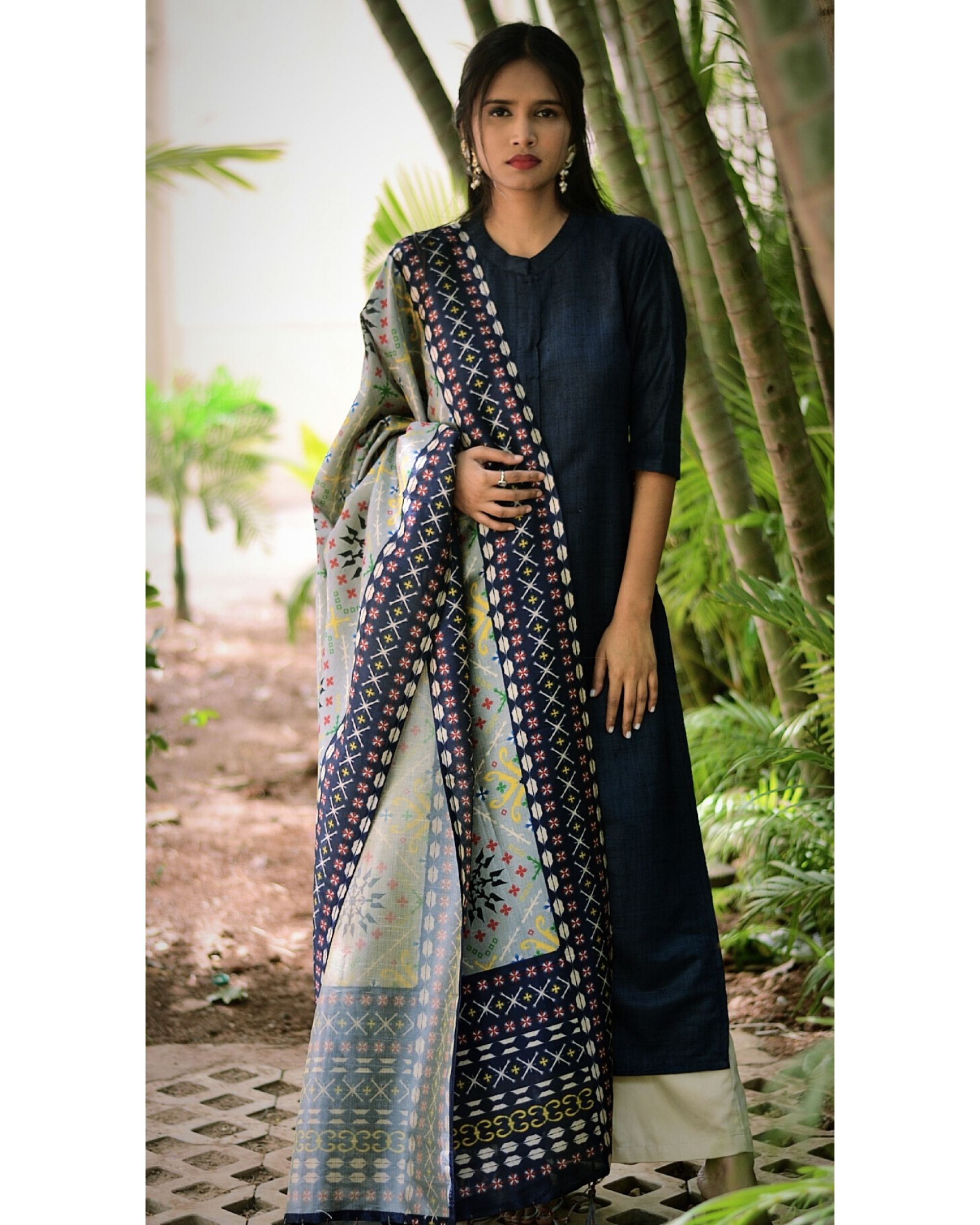 Navy blue straight kurta and grey dupatta Set Of Two by Tie & Dye Tale
