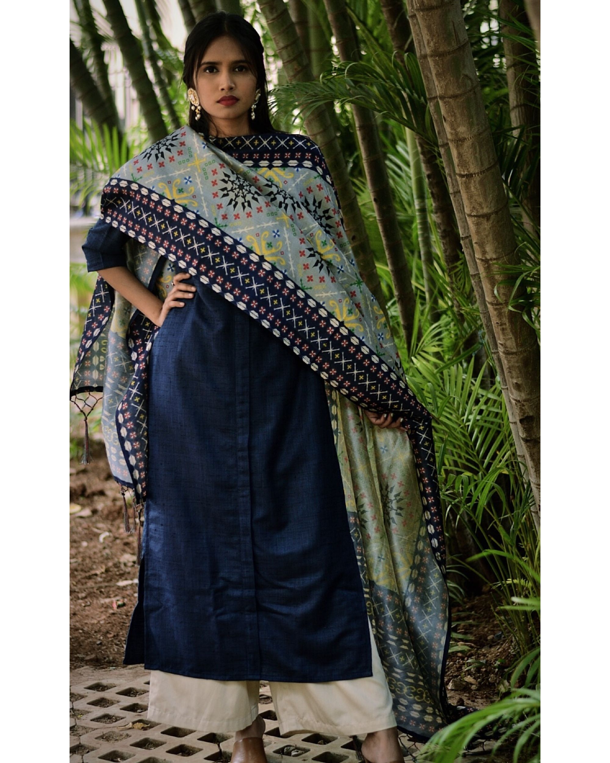 grey maxi with blue dupatta