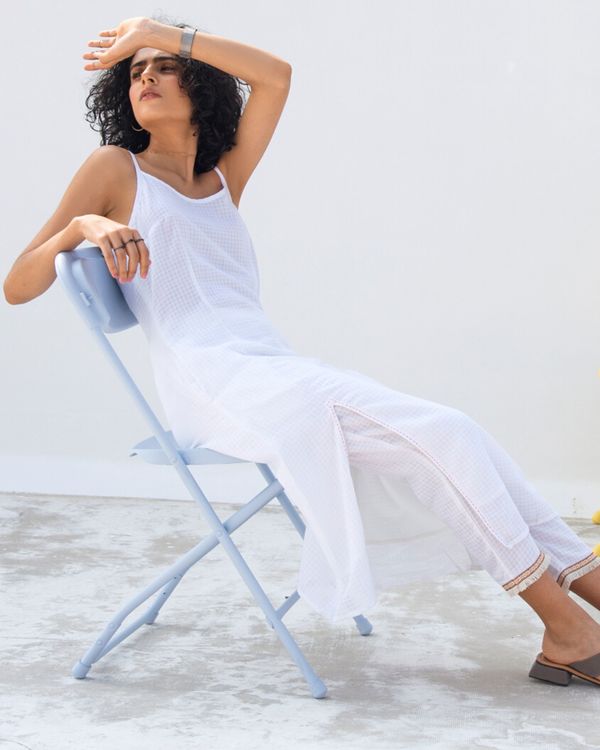 White slit kurta and pant set- Set Of Two 2