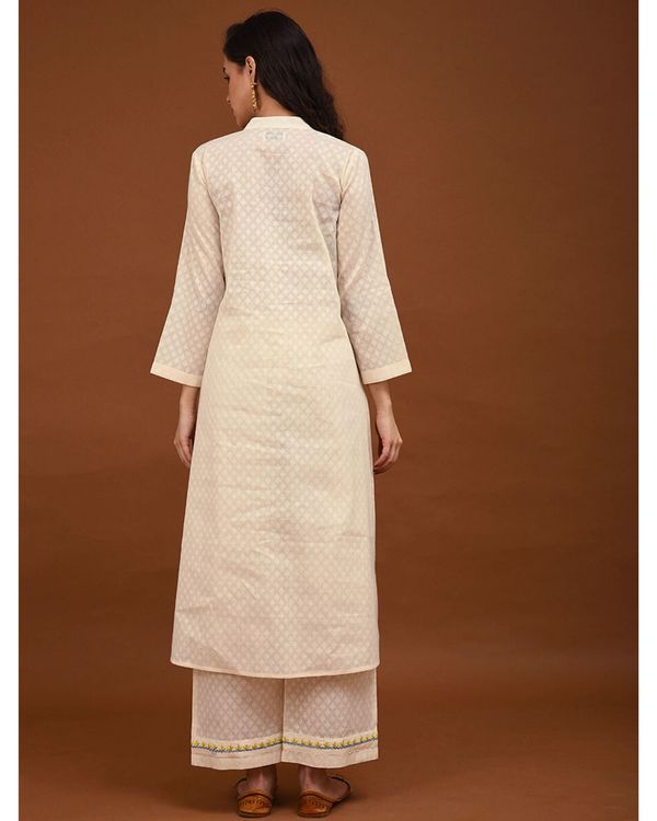 Off white pin tucks kurta with pocket 1