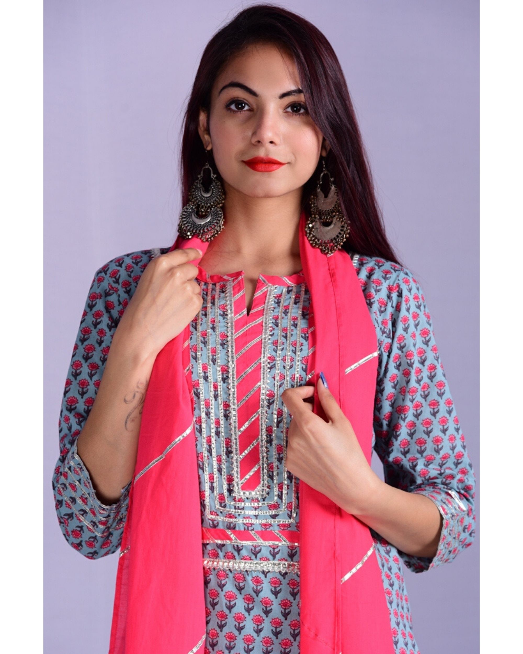 grey gown with pink dupatta