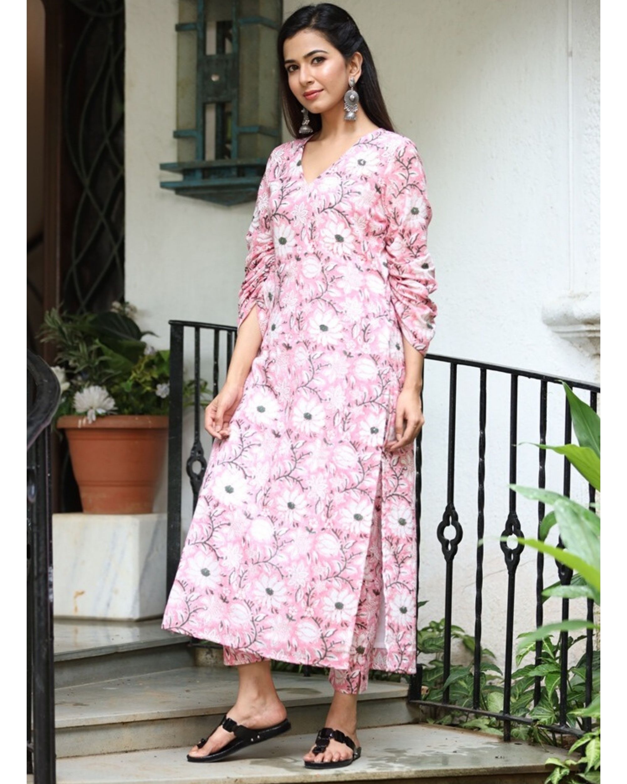 Light pink puffed sleeve kurta and pants- Set Of Two by Ambraee | The ...