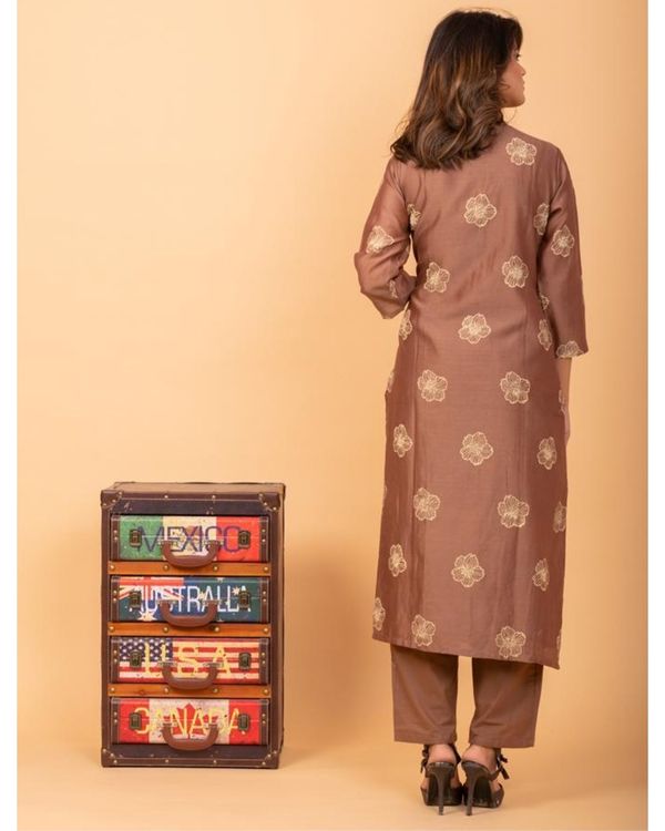 Brown embroidered chanderi kurta and pants with dupatta - Set Of Three 1