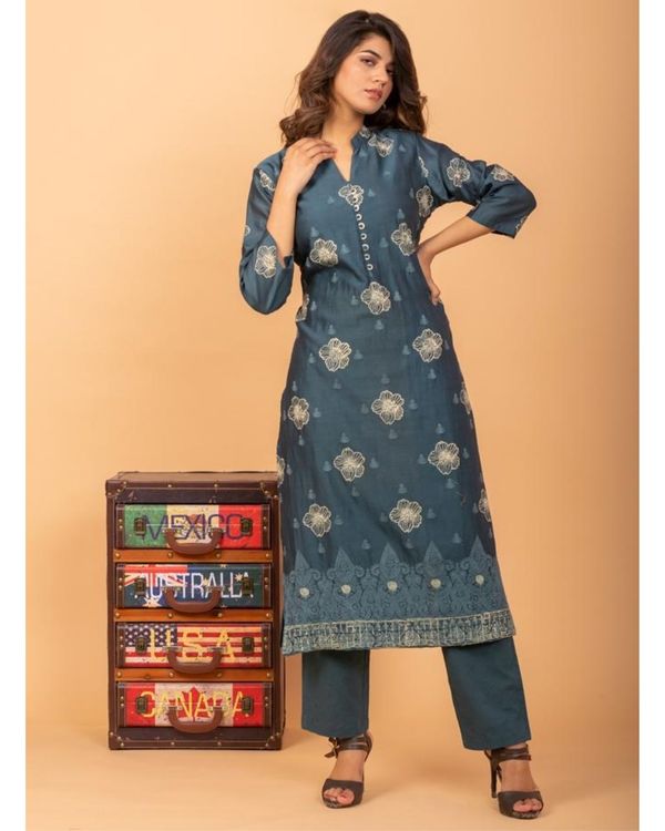 Teal blue embroidered chanderi kurta and pants with dupatta - Set Of Three 2