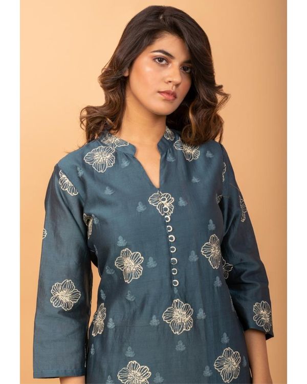 Teal blue embroidered chanderi kurta and pants with dupatta - Set Of Three 3