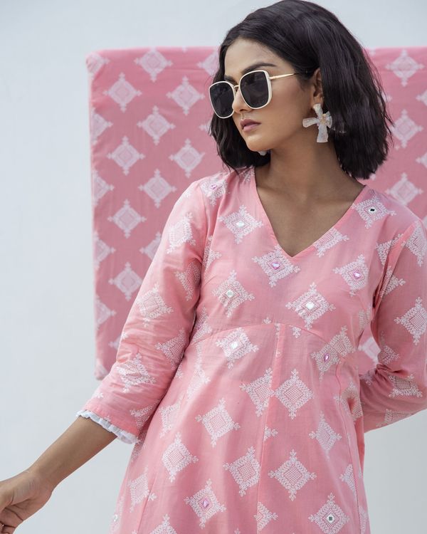 Pink zari printed flared kurta 3