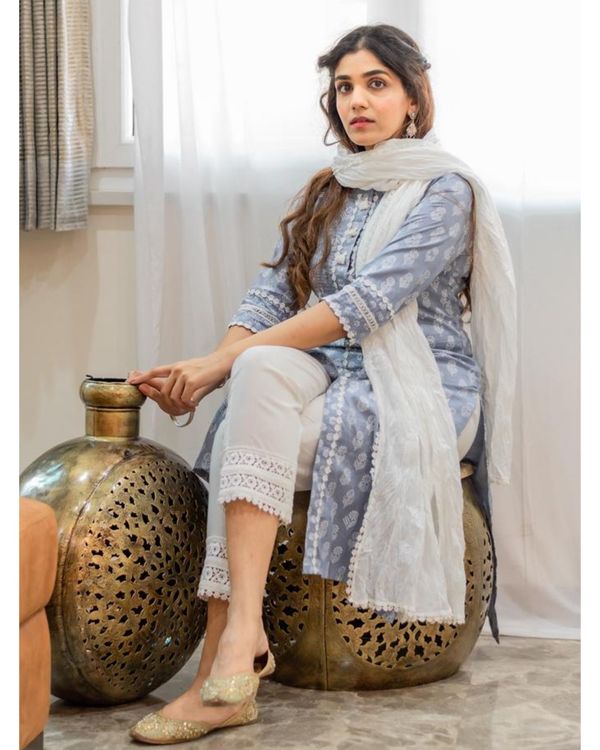 Grey khari block printed kurta with pants and crinkled dupatta - Set Of Three 2