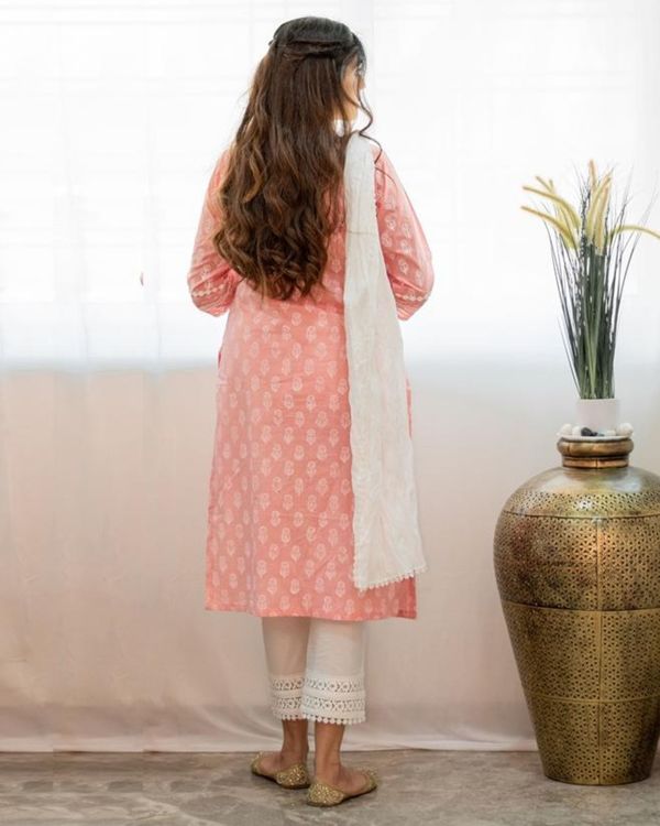 Blush pink khari block printed kurta with pants and crinkled dupatta - Set Of Three 1