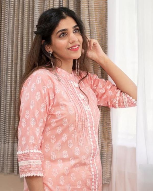 Blush pink khari block printed kurta with pants and crinkled dupatta - Set Of Three 3