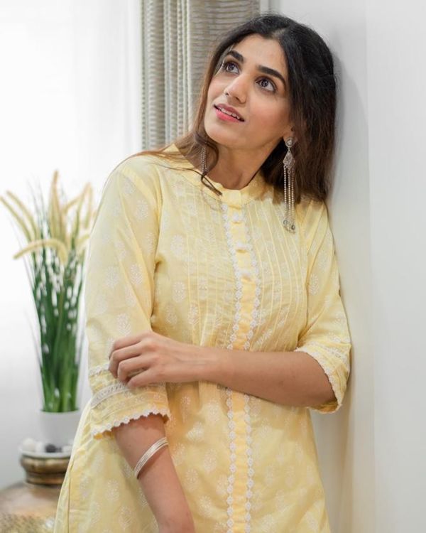 Pastel yellow khari block printed kurta with pants and crinkled dupatta - Set Of Three 4