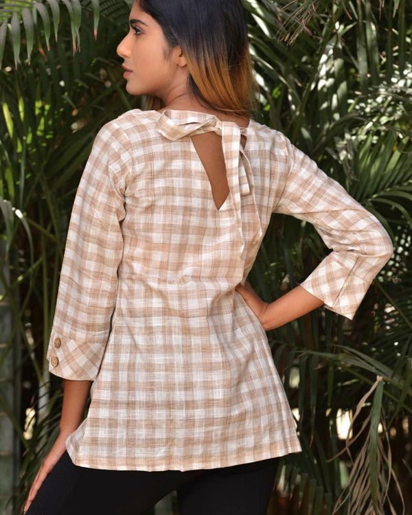 Beige and white checkered top 1