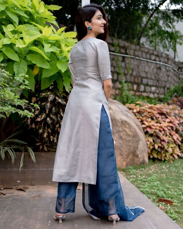 Grey chanderi kurta with prussian blue pants and organza dupatta - Set Of Three 1