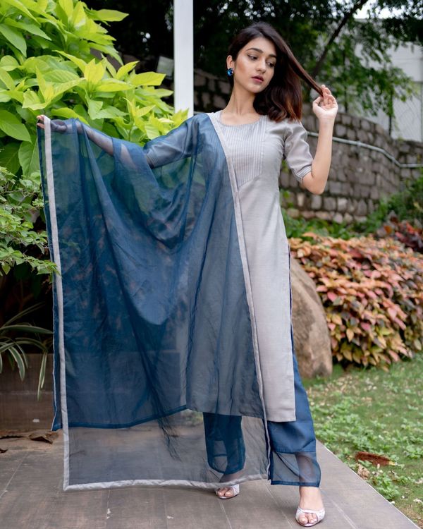 Grey chanderi kurta with prussian blue pants and organza dupatta - Set Of Three 2