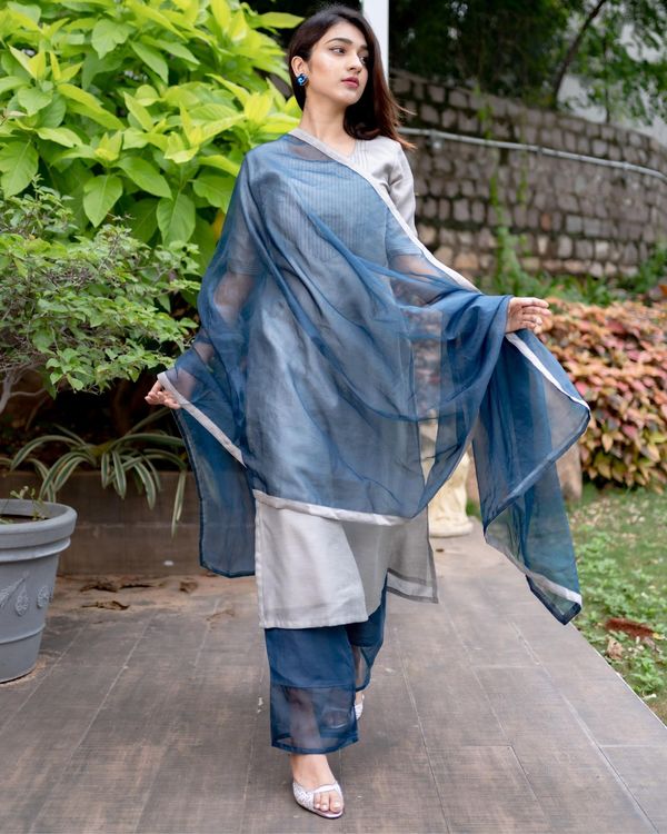 Grey chanderi kurta with prussian blue pants and organza dupatta - Set Of Three 4