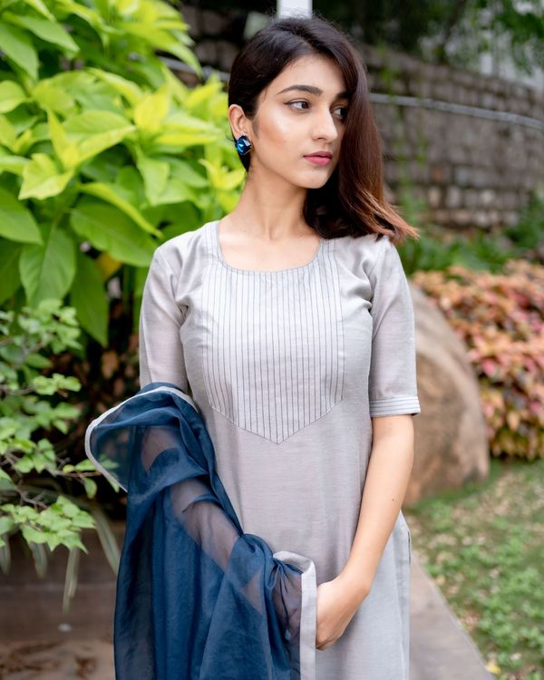 Grey chanderi kurta with prussian blue pants and organza dupatta - Set Of Three 3