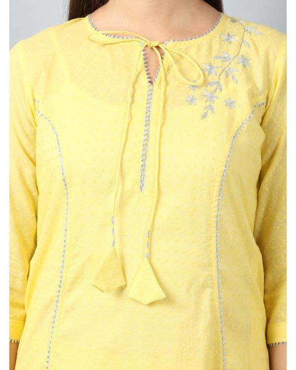 Light yellow embroidered gota paneled kurta 4