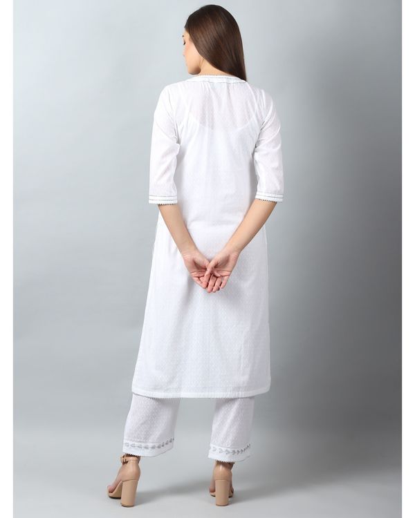 White embroidered pocket kurta and pants - Set Of Two 1
