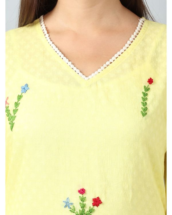 Yellow floral embroidered lace kurta and pants - Set Of Two 3