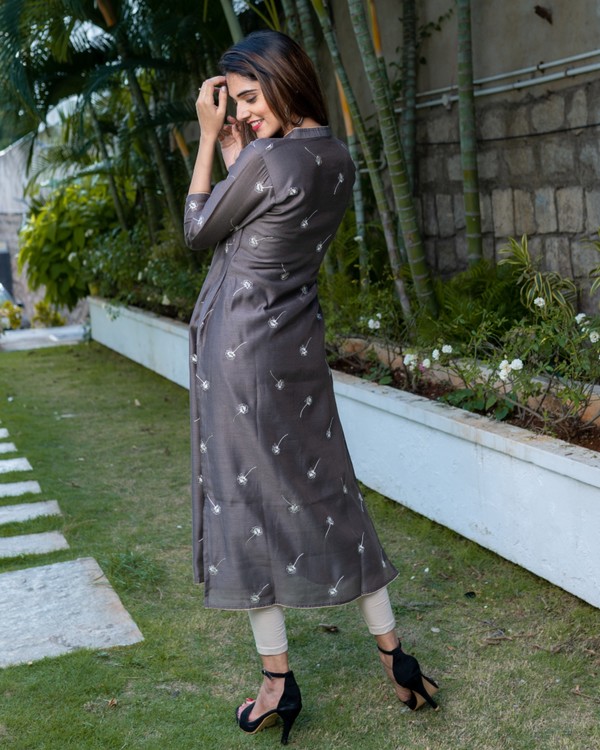 Cedar brown embroidered kurta with peach embroidered dupatta - Set Of Two 1