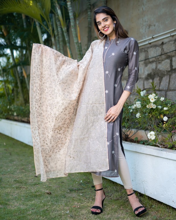 Cedar brown embroidered kurta with peach embroidered dupatta - Set Of Two 2