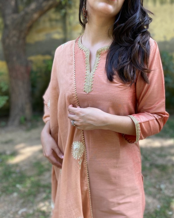 Earthy peach gota kurta and pants with gota dupatta - Set Of Three 2
