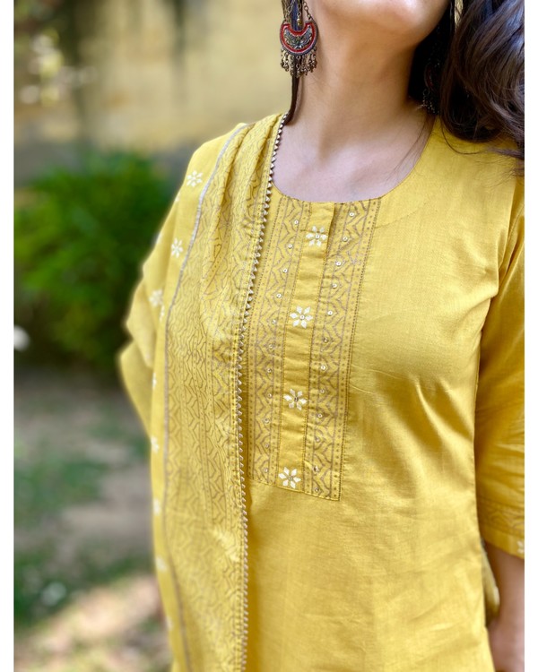 Canary yellow block printed kurta and pants with dupatta - Set Of Three 2
