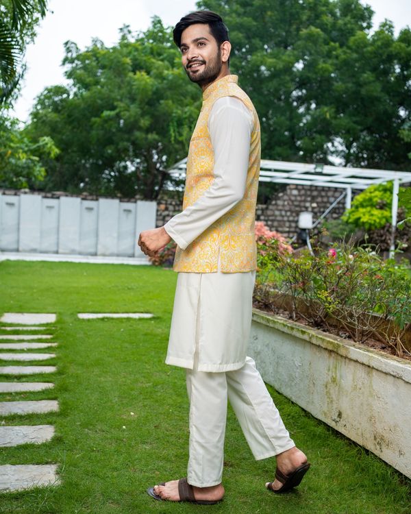 Yellow ikat printed jacket with off white kurta and pyjama - Set Of Three 1