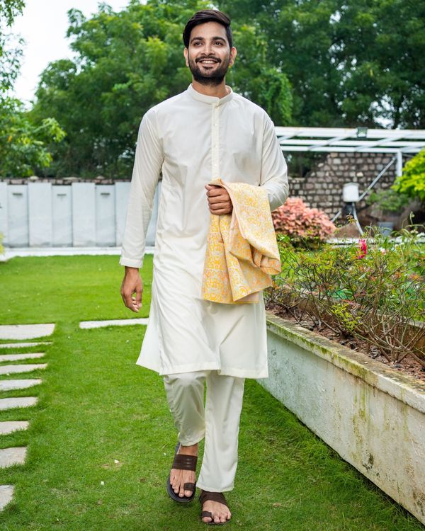 Yellow ikat printed jacket with off white kurta and pyjama - Set Of Three 2