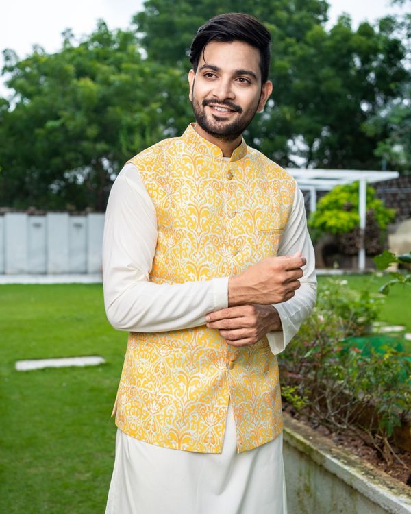 Yellow ikat printed jacket with off white kurta and pyjama - Set Of Three 3