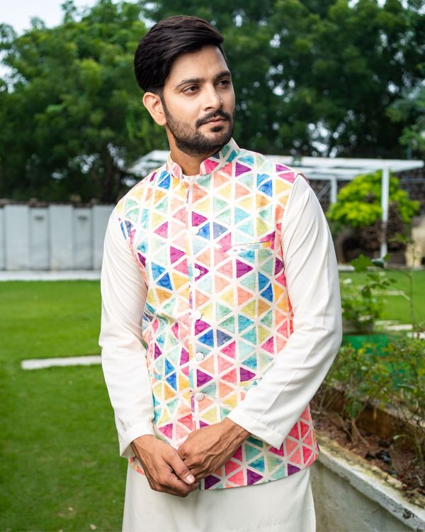 Multicolour trigon nehru jacket with off white kurta and pyjama - Set Of Three 3