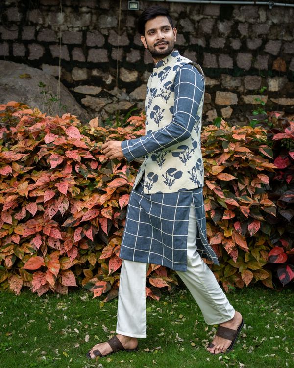 Grey floral printed nehru jacket with checkered kurta - Set Of Two 2
