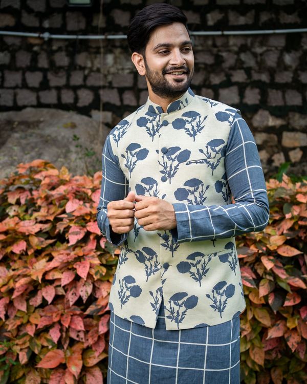 Grey floral printed nehru jacket with checkered kurta - Set Of Two 3